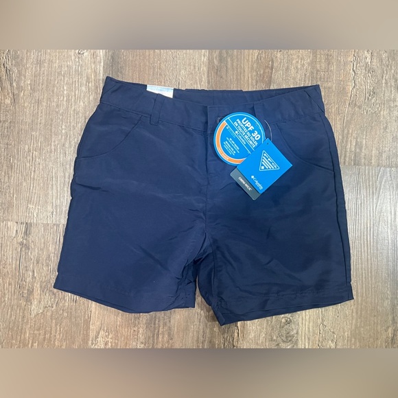 FINAL PRICE NWT Columbia Ladies Shorts - Picture 1 of 4